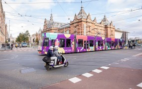 Voorbeeld afbeelding van Grotere aantallen en betere spreiding van deelscooters en deelbakfietsen in Amsterdam